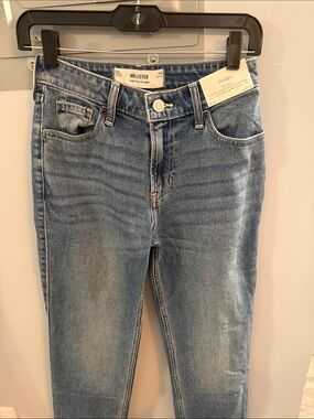 Hollister High-Rise Straight Jeans in Light Blue Wash